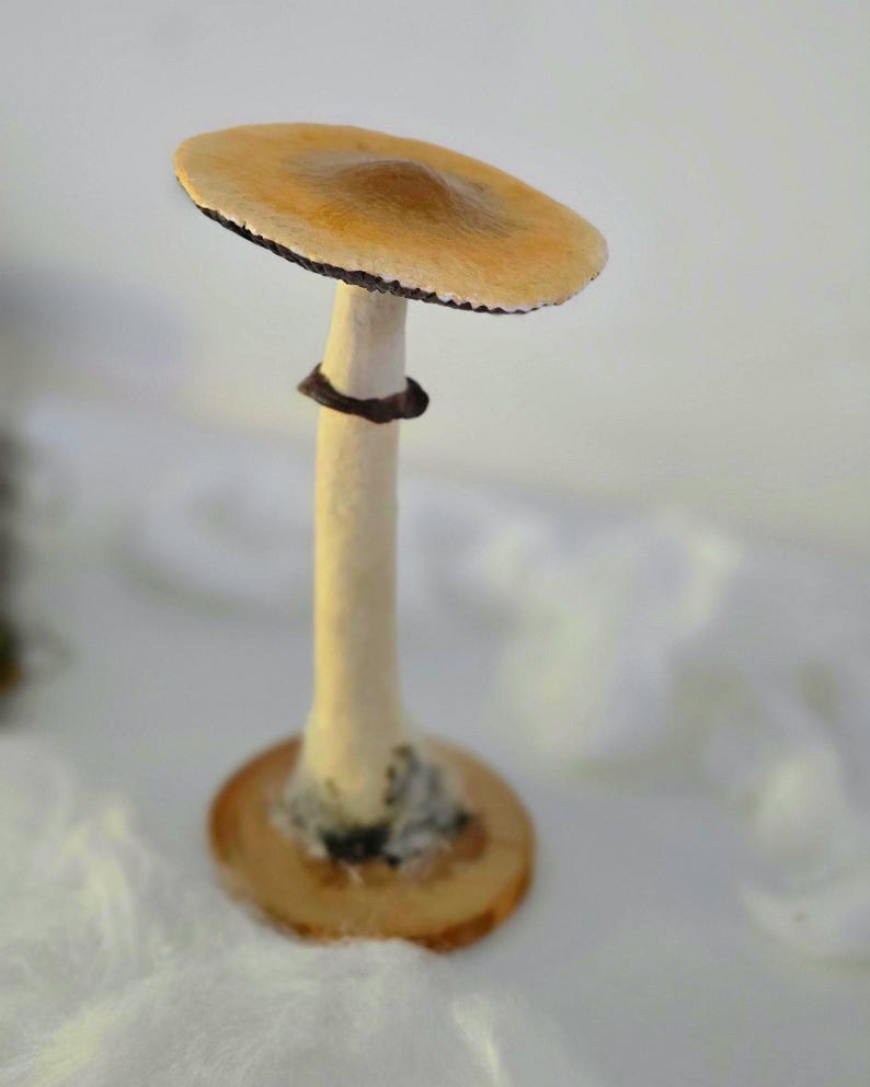 Prezent dla miłośnika grzybów psilocybinowych Figurka z magicznymi grzybami przebudzenia Złote nauczycielki Wiszące ozdoby z magicznymi grzybami Figurka z grzybami psylocybinowymi zdjęcie 14