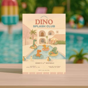 Peut inclure: Une invitation colorée pour une fête d'anniversaire Dino Splash Club. L'invitation présente une illustration de dinosaures en dessin animé dans une piscine avec un palmier et un bâtiment en arrière-plan. Le texte sur l'invitation indique "You're Invited to Dino Splash Club, Bobby's 4th Birthday, Saturday, April 5th, 2025 at 1 PM, 14920 SW 5th Street, Weston, FL 33326, RSVP (123) 456-7892."