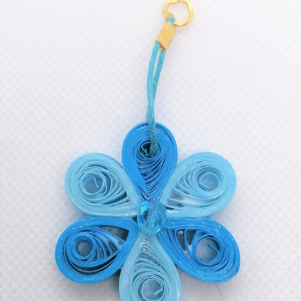 Quilling tutorial: flower pendant