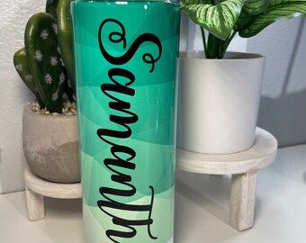 Vaso de sublimación personalizado de 20 oz con pajita y nombre personalizado.