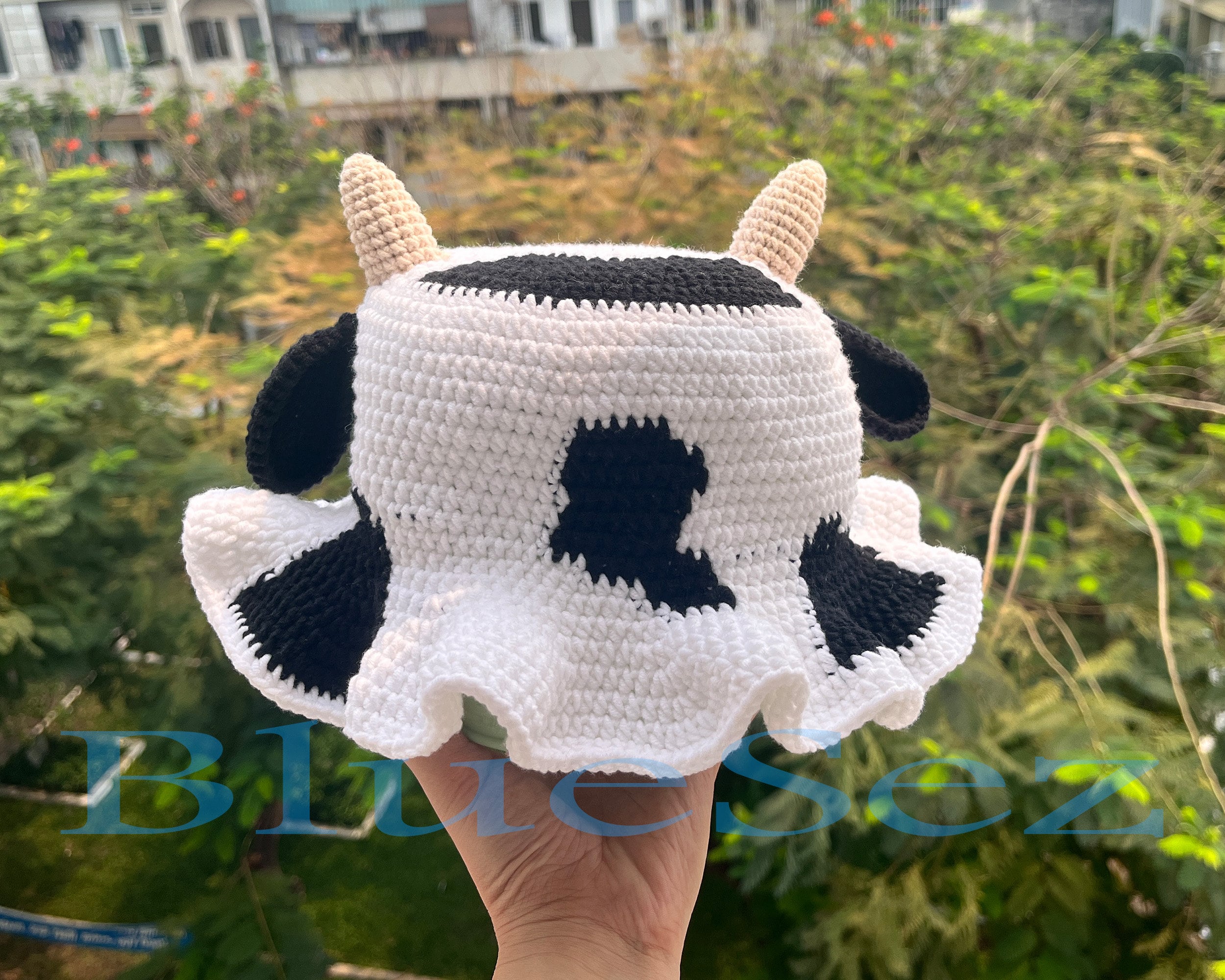 Check out this cow bucket hat I made for my friend 💓 I freehanded