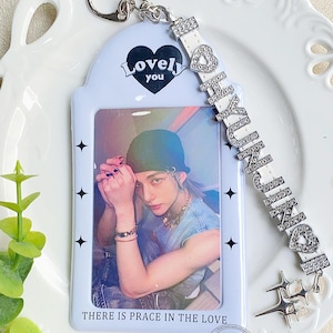 Lindo portafotos Kpop, llavero personalizado con nombre Kpop, llavero con letras de diamantes de imitación, accesorios para fototarjetas Kpop, llavero personalizado para fototarjeta