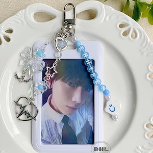 Chaveiro com pingente de coração em formato de laço, chaveiro com nome personalizado de K-pop, porta-cartões de fotos K-pop, chaveiro branco estético com foto, chaveiro personalizado com miçangas