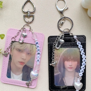 Porta-cartões de fotos em PU fofo, chaveiro com nome K-pop personalizado, pingente com clipe de papel, porta-cartões de fotos em viés, porta-cartões de fotos personalizado, pingente para bolsa de show