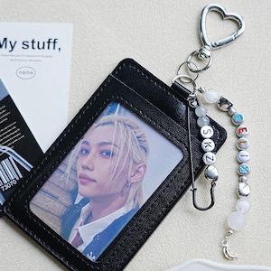 Chaveiro com nome Kpop personalizado, chaveiro de contas personalizado feito à mão, porta-cartões com foto preta, pingente de contas com clipe de papel, chaveiro fofo em formato de coração