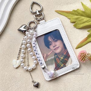 Kpop Photocard Holder,Custom Kpop PC Holder, Bias Photocard Holder,White PU Leather Kpop Card Case with Pearl Heart Keychain,ID Badge Holder