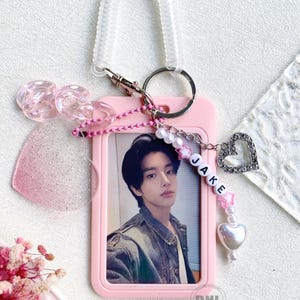 Kpop Fotokartenhalter, benutzerdefinierter Kpop Name Schlüsselbund, Ausweishalter, Kpop Fotokarte Schlüsselbund, rosa Herzanhänger, funkelnder Strass Herzanhänger