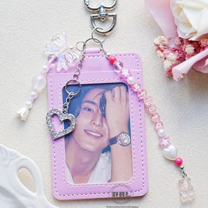 Porte-clés personnalisé Kpop, porte-cartes rose personnalisé en PU, pendentif coeur strass, breloque de sac éventail Kpop, porte-clés en perles, porte-cartes photo Kpop