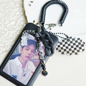 Schwarzer Fotokartenhalter, Kpop PC Halter, benutzerdefinierter Kpop Name Schlüsselbund, niedlicher Gummibärchen Schlüsselbund, Kpop Perlen Schlüsselbund, Harz Gummibärchen Schlüsselbund