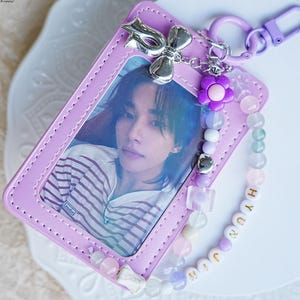 Chaveiro Kpop com nome personalizado, porta-cartão de fotos, chaveiro com contas personalizado feito à mão, estojo para cartão pequeno Kpop, chaveiro em formato de coração com laço fofo