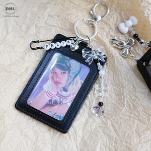 Personalisierter Name Kpop Foto-Karte Schlüsselanhänger, Personalisierter Foto-Karte Schlüsselanhänger, Handgemachter Perlen Name Anhänger Schlüsselanhänger, Einfacher Silber Bogen Schlüsselanhänger