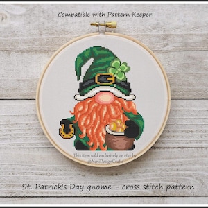May include: A cross stitch pattern of a green leprechaun gnome holding a pot of gold and a horseshoe. The gnome is wearing a green hat with a shamrock on it. The pattern is compatible with Pattern Keeper. This item is sold exclusively on Etsy by @NeniDesignCrafts.