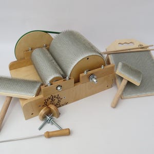 Set: Kardningsmaskin i trätrumma - 72 TPI / 96 TPI / 120 TPI för ull och blandningsbräda. Kan också köpas separat. Fiberkamningskardningsmaskiner (M&V).