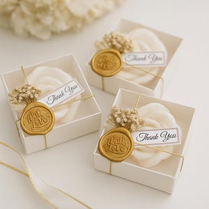Personalized White Rose Petal Soy Wax Candles in Bulk - Scented Wedding Favor, Bridal Baby Shower Birthday Gift - Dried Flower, Wax Stamp