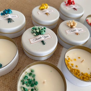 Candele profumate in cera di soia con mini bouquet di fiori • Bomboniere personalizzate • Regali per addio al nubilato, compleanni