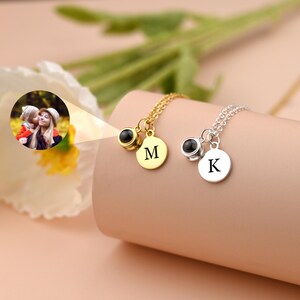 Colar com iniciais e fotos personalizadas • Colar com fotos personalizadas • Colar com fotos comemorativas • Colar com letras • O melhor presente para ela