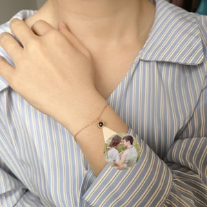 Aangepaste projectiearmband • Gepersonaliseerde fotoarmband • Herdenkingsfoto binnenarmband • Cadeau voor haar • Verjaardagscadeau voor huwelijksvriend