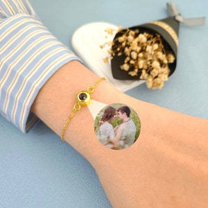 Aangepaste projectiearmband • Gepersonaliseerde fotoarmband • Herdenkingsfotoarmband • Cadeau voor haar • Verjaardagscadeau voor huwelijksvriend