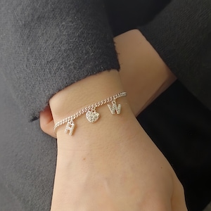 Pulsera con inicial brillante personalizada • Pulsera con letras personalizadas • Pulsera ajustable personalizada • Pulsera con dije de corazón • Regalo para ella
