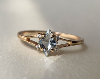 Bague de fiançailles avec topaze bleu ciel, petite bague hexagonale art déco, novembre, bague de naissance, promesse d'anniversaire, cadeau d'anniversaire pour femme