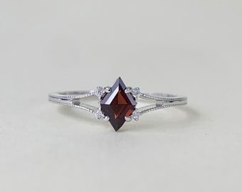 Natural Garnet Ring Sterling Silver Dainty Promise Rings Red January Birthstone Rings Art Deco Engagement Ring for Women