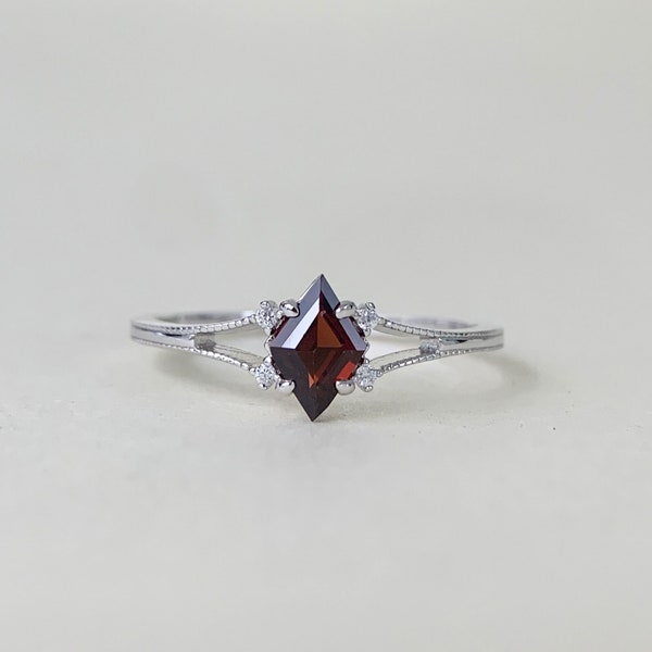 Natural Garnet Ring Sterling Silver Dainty Promise Rings Red January Birthstone Rings Art Deco Engagement Ring for Women