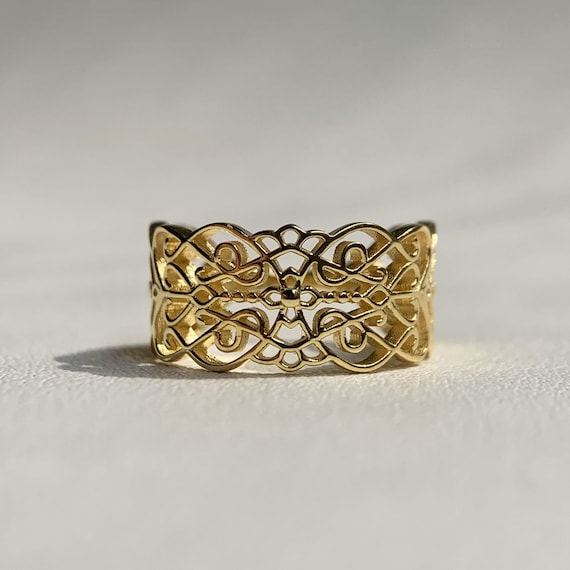 Vintage gold hotsell filigree ring