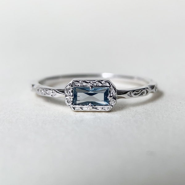 Londoner Blautopas-Verlobungsring, Sterlingsilber, Baguette-Ring mit November-Geburtsstein, filigraner Solitär-Verlobungs-Ehering im Art-Deco-Stil