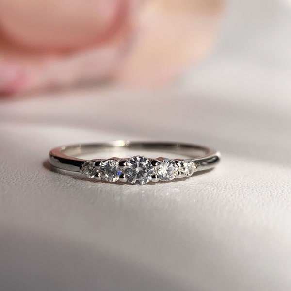 Anillo de circonio cúbico de plata de ley apilable alianza de boda minimalista delicado 5 piedras anillos de eternidad de diamantes simulados regalo de aniversario