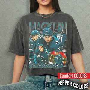 Puede incluir: Un juego de tres tazas de cerámica con un acabado mate moteado. Las tazas son de color crema, gris claro y gris oscuro. Cada taza tiene un diseño simple y minimalista.