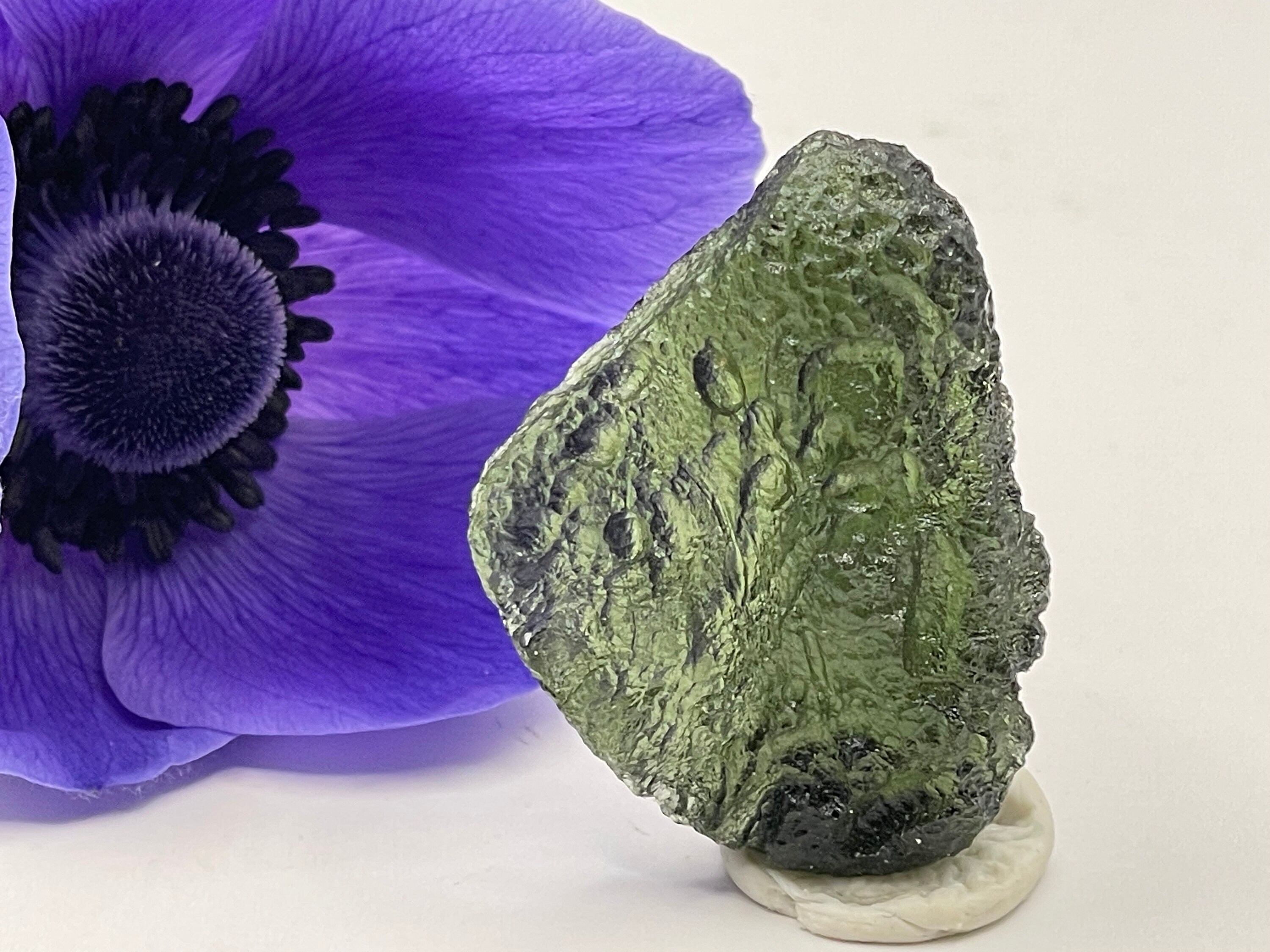 AAA 原石モルダバイト - 博物館の展示品 - Etsy 日本