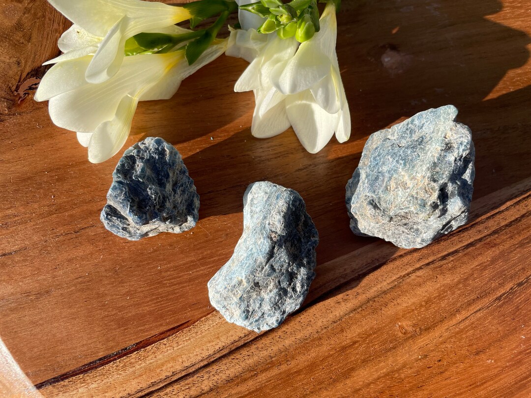 【一点物】ブルーラビットヘアクリスタルペンダント ブルーラビットヘアクリスタル - Etsy 日本