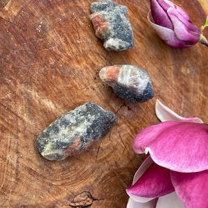 Raw Iolite and sunstone