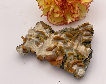Wulfenite specimen