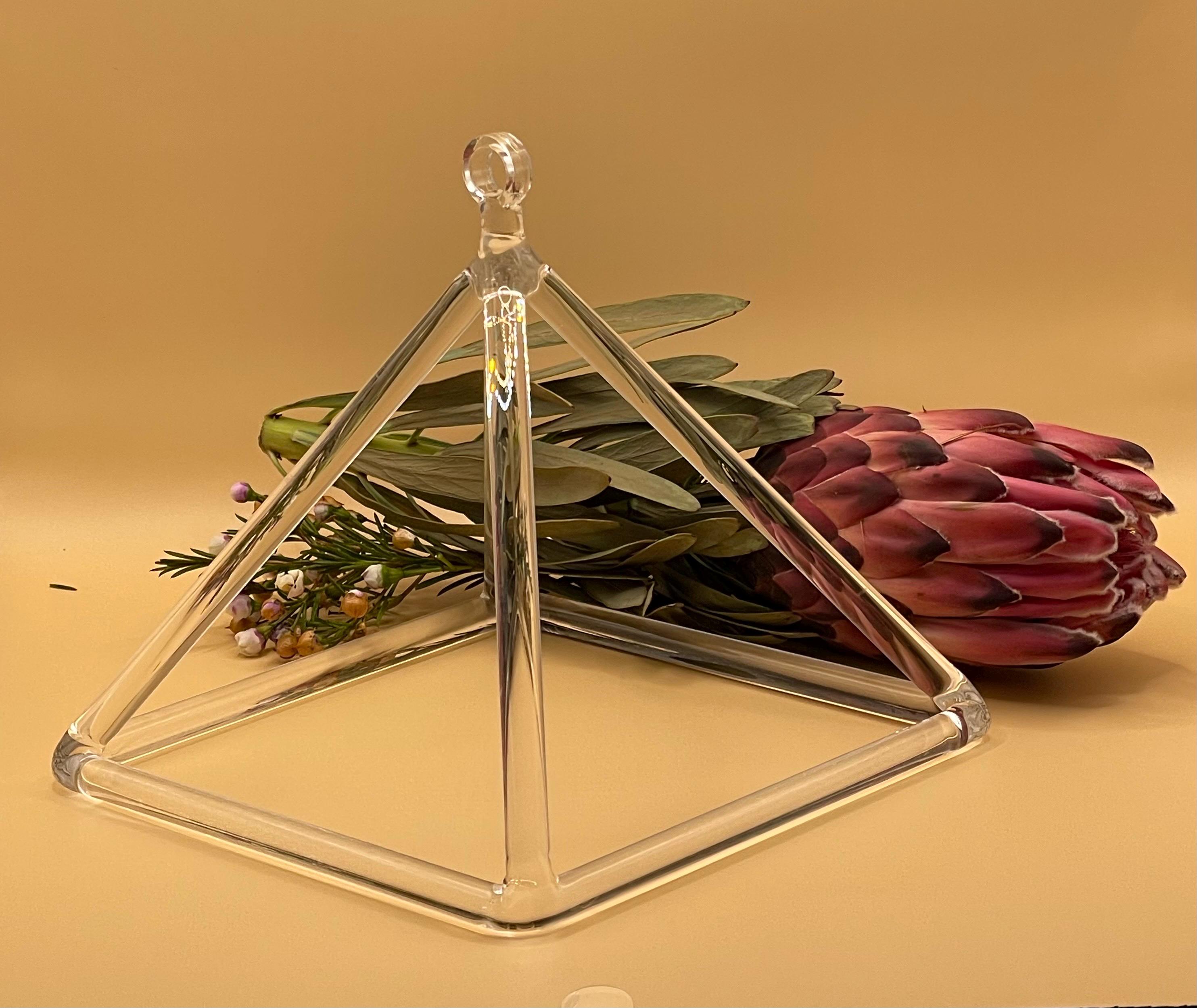 シンギングピラミッド（シンギングボウルのピラミッド型） Amazon.co.jp: 6インチ クリスタルシンギングボウル 三角形 クリスタル