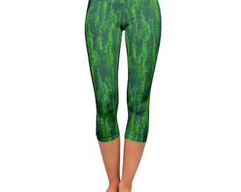 Women 's Green Yoga Capri Leggings Evergreen tree pattern green color leggings