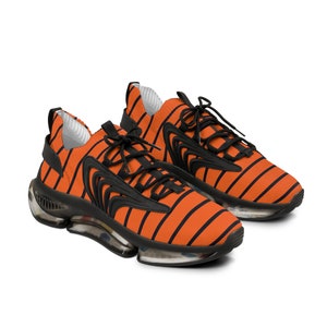 Schwarz und Orange Sneakers