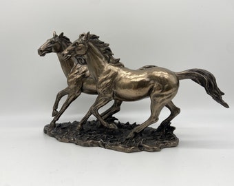 Horse Statue, Horse Sculpture, Horse Figurine, Horse Statue Vintage, Horse Running on Grass land