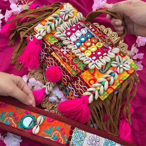 Bolso hecho a mano con espejo estilo boho banjara bordado a mano