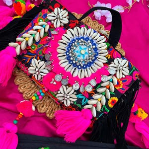 Bolso hecho a mano con espejo estilo boho banjara bordado a mano