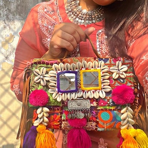 Bolso hecho a mano con espejo estilo boho banjara bordado a mano