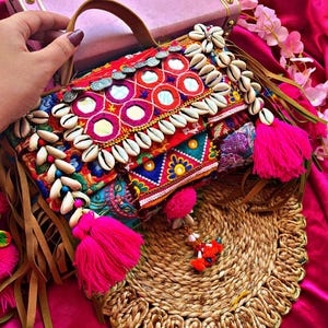 Bolso hecho a mano con espejo estilo boho banjara bordado a mano