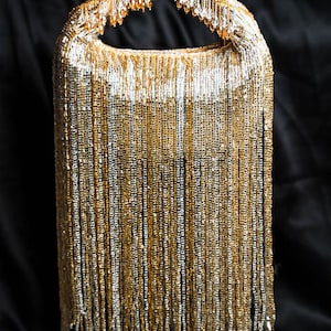 Bolso de mano dorado claro bordado a mano hecho a mano. Hecho a pedido.