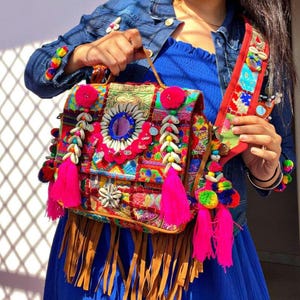 Bolso hecho a mano con espejo estilo boho banjara bordado a mano