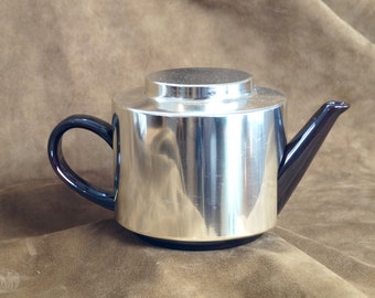 Vintage Teekanne mit Thermohaube Rheinsberg DDR 1960er kleine Kanne aus Ton mit Aluhaube 0,6 Liter isolierte Kaffeekanne Thermoskanne Hygge