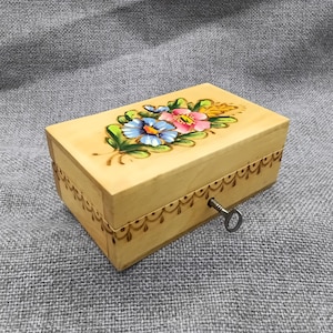 Zierliche Holzschatulle mit Deckel & Schlüssel vintage Holzkästchen mit Schloß Mid Century Schatulle 1960er Deckeldose Holz Schmuckkästchen