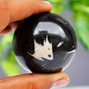 Esfera de turmalina negra pulida: piedra natural, 55 mm