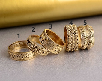 Bague femme en laiton, ornée d'un motif floral antique et ajouré, style filigrane. Idée cadeau de bijoux.