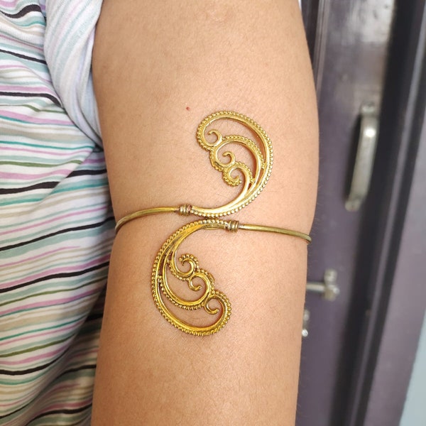 Upper arm cuff arm band spiral handmade made of brass, jewelry