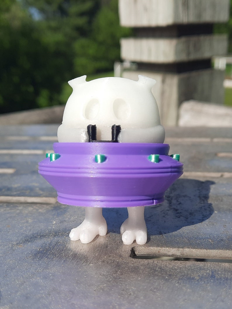 Cute Alien Figurine: Retractable Legs, Movable Desk Decor - Etsy